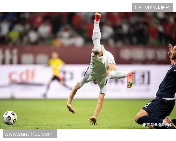 冲超决战连环失误！门将传球被断，罗萨吊射国际波，南通光速扳平