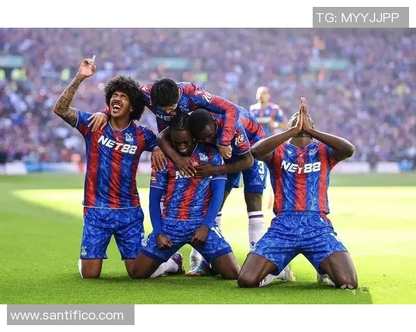 图片报:药厂和科隆竞赛,部分科隆球迷被要求脱光衣服查看 图片报:药厂和科隆竞赛,部分科隆球迷被要求脱光衣服查看